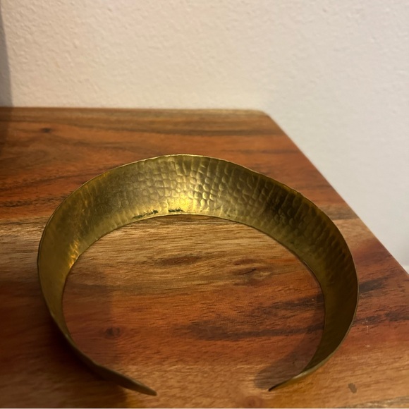 Elegant Hammered Metal Choker Necklace - Picture 6 of 7